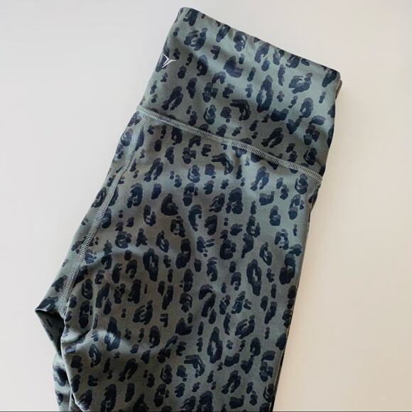 OLD NAVY Green Animal Print High Rise Waisted Biker Short 8" Inseam L Gym Lounge - Picture 5 of 8